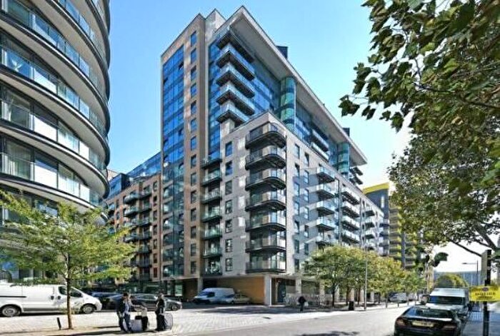 2 Bedroom Flat To Rent In Millharbour, South Quay, Cross Harbour, Canary Wharf, London, E14