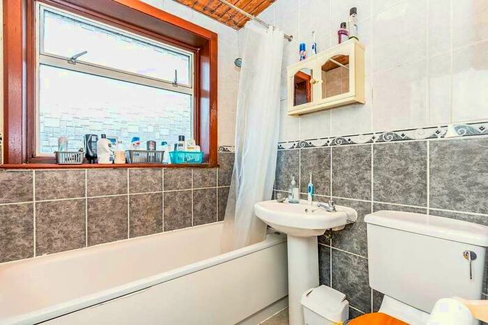 5 Bedroom Semi-Detached House To Rent In Sirdar Road, Southampton, SO17