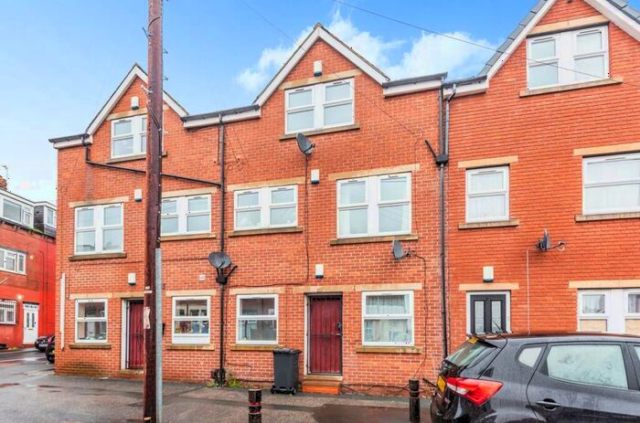 2 Bedroom Apartment To Rent In Burley Lodge Road, Leeds, LS6
