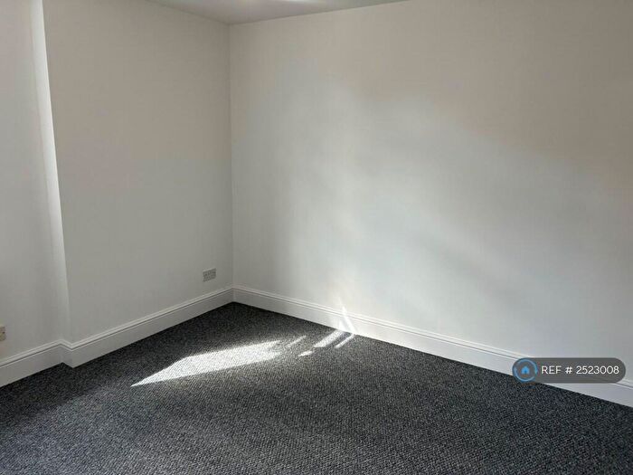 1 Bedroom Semi-Detached House To Rent In Mount Pleasant, Redditch, B97
