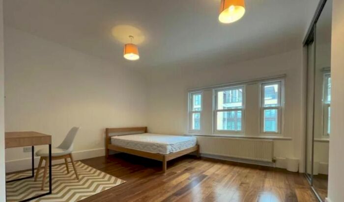 4 Bedroom Flat To Rent In Upper Richmond Road, London, SW15