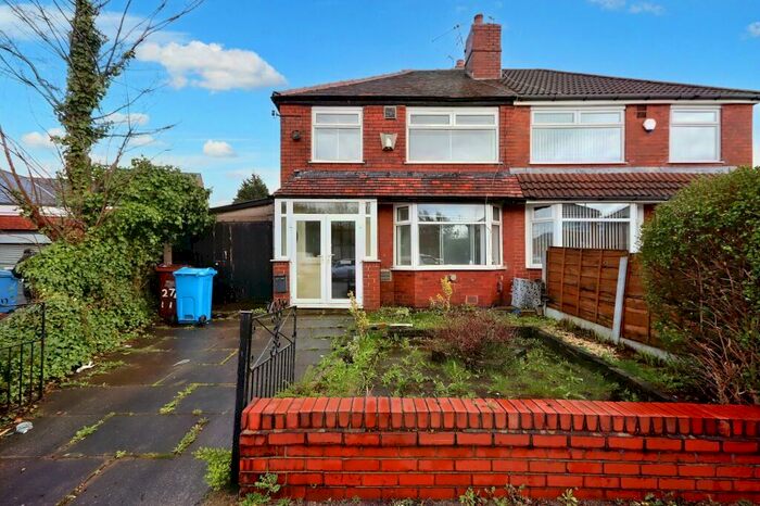 3 Bedroom Semi-Detached House To Rent In Long Lane, Chadderton, OL9