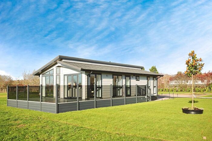 2 Bedroom Park Home For Sale In Crick Road, Rugby, CV21