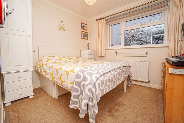 2 Bedroom Detached Bungalow For Sale In Grange Avenue, Hastings, TN34