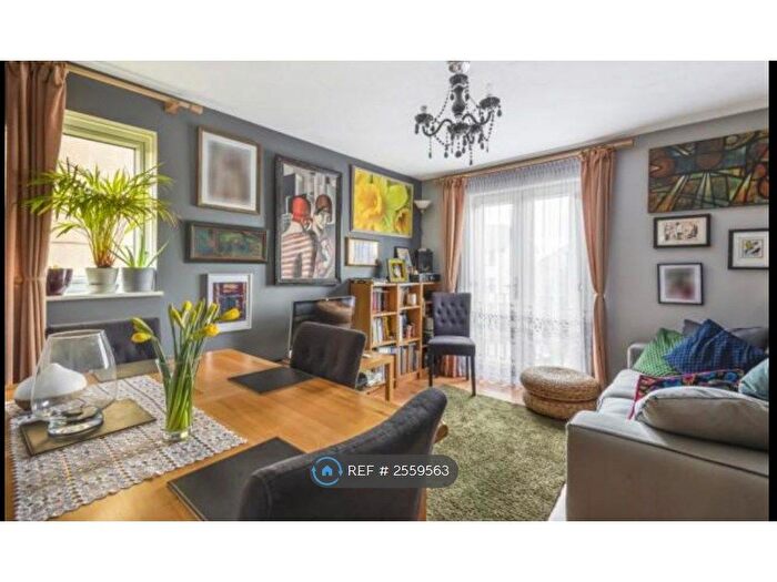 1 Bedroom Flat To Rent In Oak Apple Court, London, SE12
