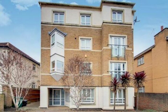 2 Bedroom Flat To Rent In Dorset Road, London SW19