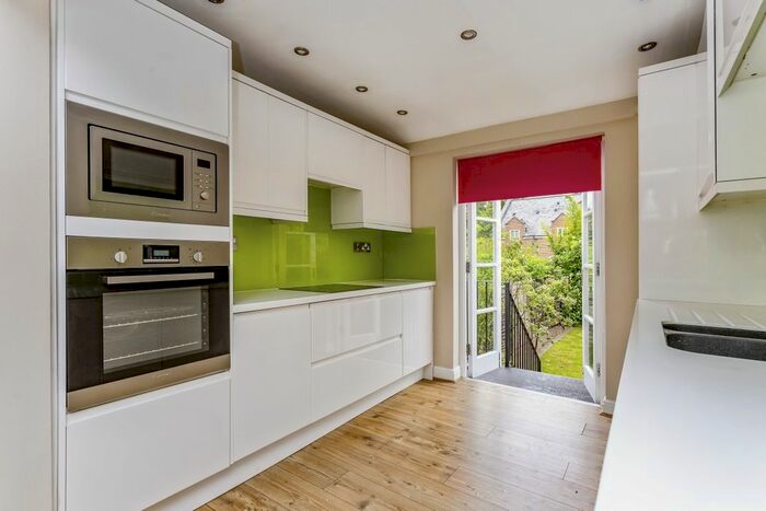 2 Bedroom Flat To Rent In Old Bath Road, Leckhampton, Cheltenham, GL53