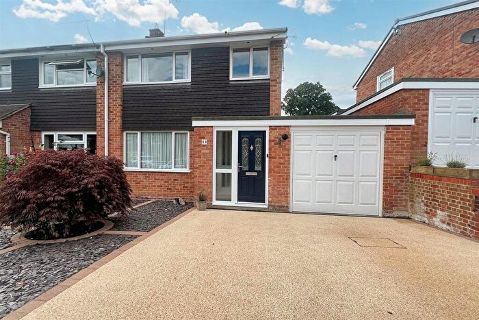 3 Bedroom Semi-Detached House For Sale In Peverells Wood, SO53
