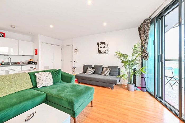 1 Bedroom Flat To Rent In Park Village East, Mornington Crescent, London, NW1