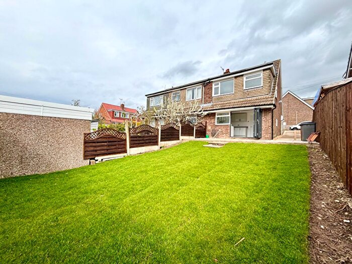 3 Bedroom Semi Detached House For Sale In Woodlea Drive, Yeadon, LS19