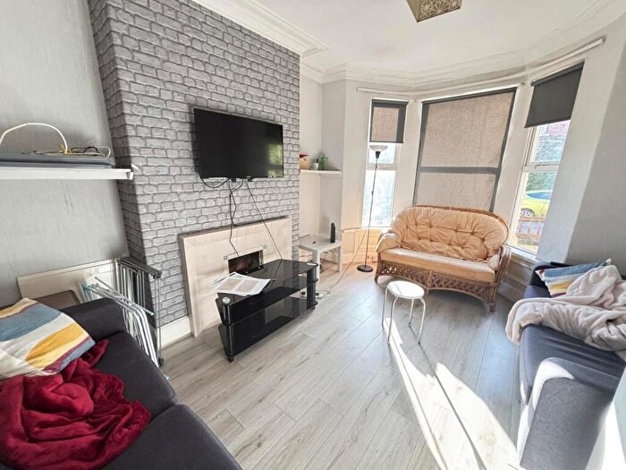 5 Bedroom House To Rent In Delph Mount, Leeds, LS6