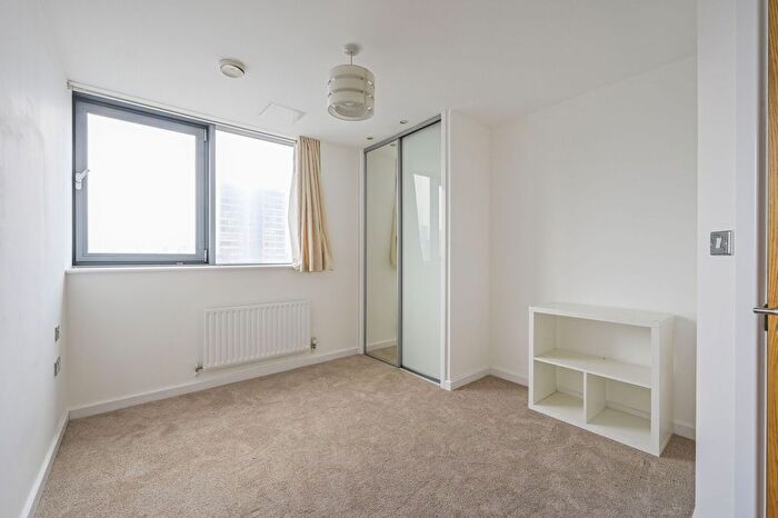 2 Bedroom Flat To Rent In Fusion Building, Limehouse, London, E14