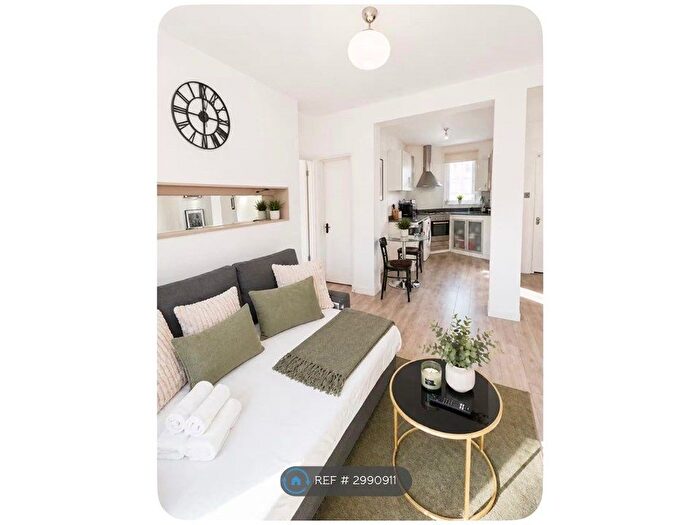 2 Bedroom Flat To Rent In Shoreditch, London, EC2A