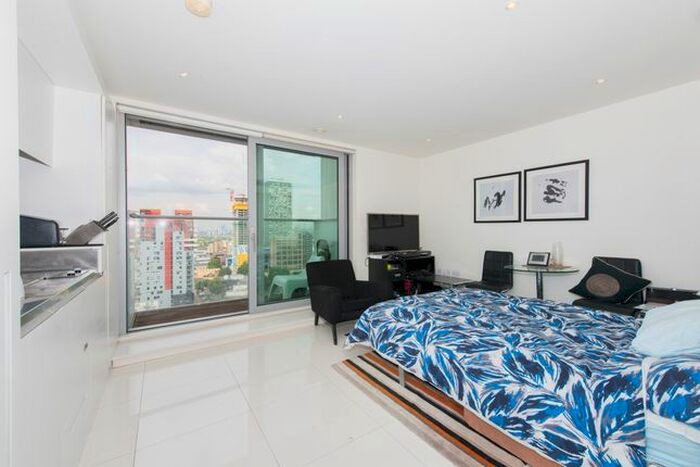 Studio To Rent In West Tower, Pan Peninsula Square, Canary Wharf, London, E14