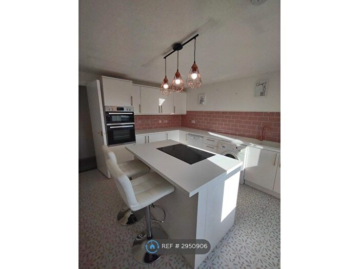 3 Bedroom Flat To Rent In Church View, Coatbridge, ML5