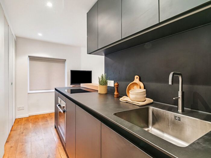 1 Bedroom Flat To Rent In Thayer Street, London, W1U
