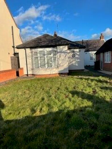 3 Bedroom Bungalow To Rent In Pinetree Avenue, Humberstone, Leicester, LE5