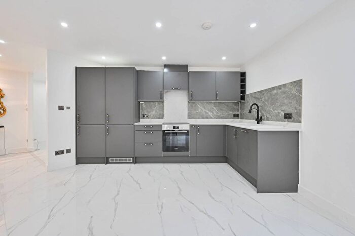 3 Bedroom Flat To Rent In Greville Road, Kilburn, London, NW6