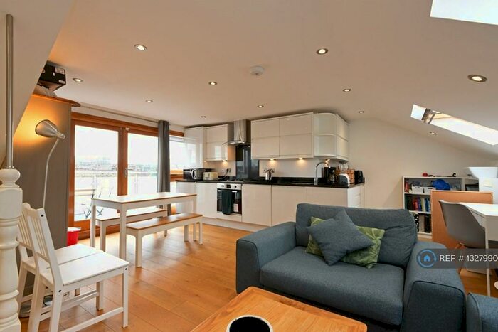 2 Bedroom Maisonette To Rent In Wallis Mews, London, N8