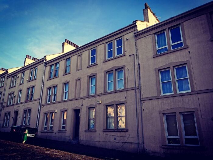 3 Bedroom Flat To Rent In Court Street, Stobswell, Dundee, DD3