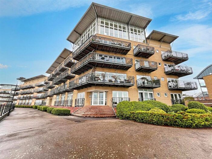 2 Bedroom Flat For Sale In Lightermans Way, Greenhithe, DA9