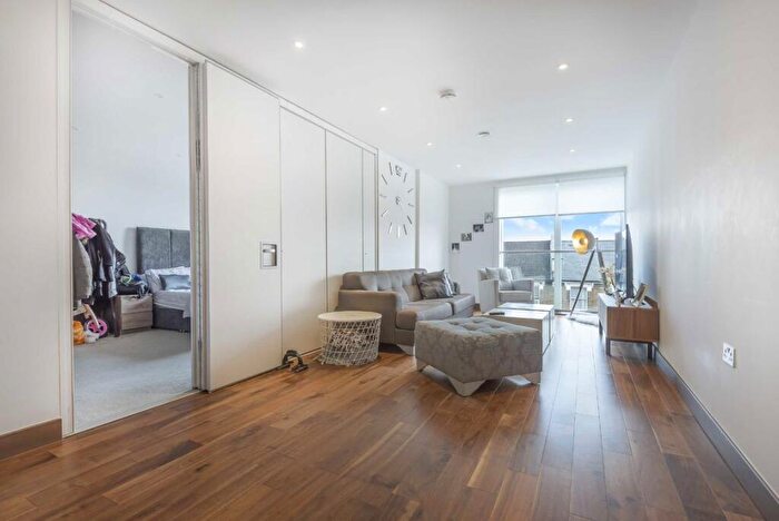 3 Bedroom Flat To Rent In Maygrove Road, West Hampstead, NW6