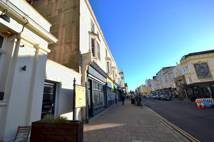 2 Bedroom Flat To Rent In Western Road, Hove, BN3