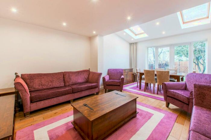 4 Bedroom Semi-Detached House To Rent In Sellwood Drive, Chipping Barnet, Barnet, EN5