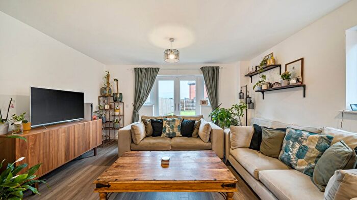 3 Bedroom Semi Detached House For Sale In George Avenue, Glebe Farm, MK17