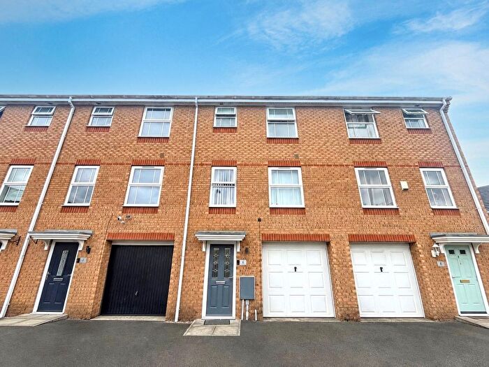 4 Bedroom Town House For Sale In Summerfield Grove, Thornaby, Stockton-On-Tees, TS17