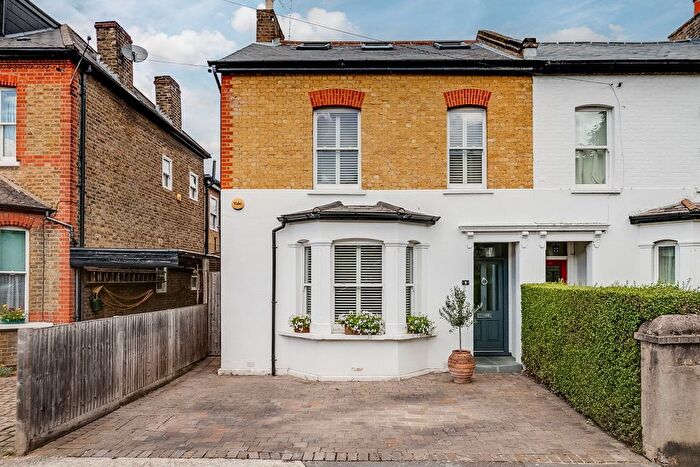 5 Bedroom Semi Detached House For Sale In Chestnut Grove, New Malden, KT3