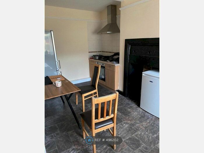 2 Bedroom End Of Terrace House To Rent In Wakefield Road, Huddersfield, HD5