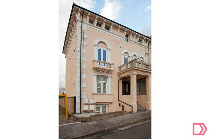 1 Bedroom Flat To Rent In A Pier Road, Northfleet, Gravesend, Kent, DA11