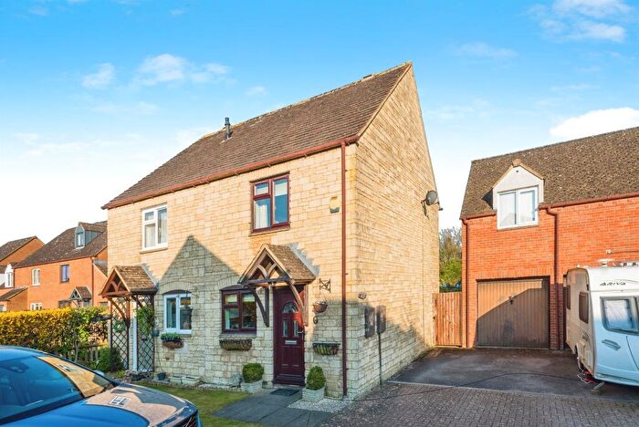 2 Bedroom Semi-Detached House For Sale In Snowshill Drive, Witney, OX28