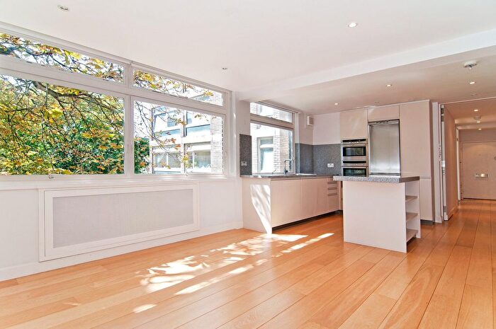 3 Bedroom Flat To Rent In Park Close, Kensington, W14