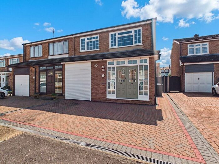 3 Bedroom Property For Sale In Sandringham Close, Stanford-Le-Hope, SS17
