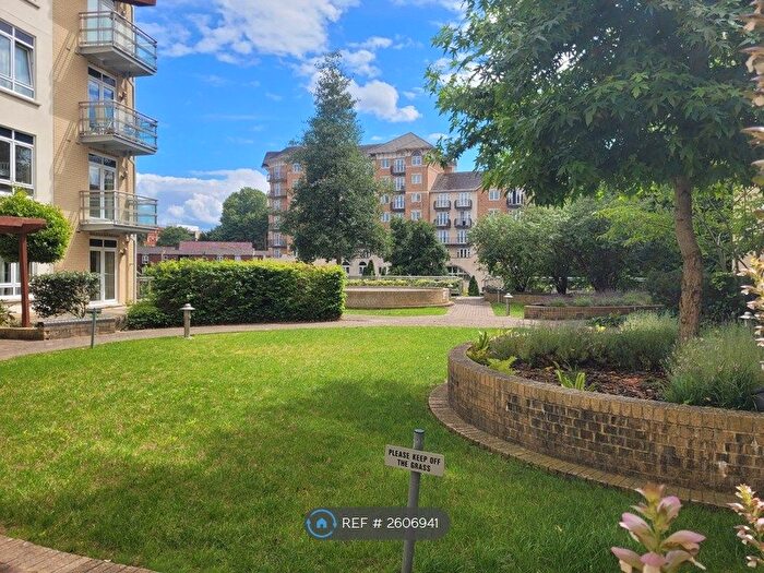 2 Bedroom Flat To Rent In The Meridian, Reading, RG1