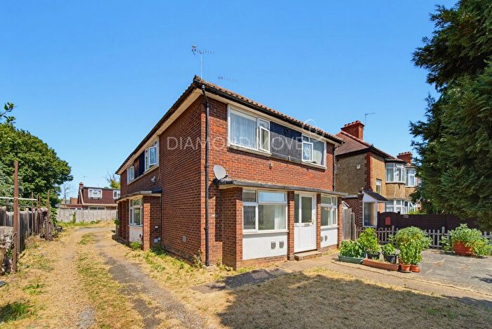 2 Bedroom Maisonette For Sale In Staines Road, Feltham, TW14