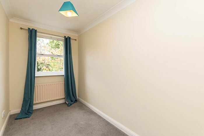 2 Bedroom Flat For Sale In Greenacres, North Parade, RH12