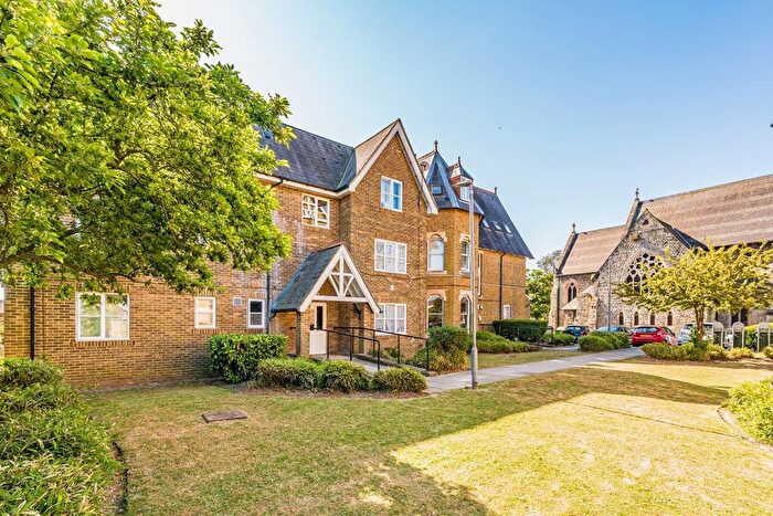 1 Bedroom Flat To Rent In Church Close, Hounslow, TW3