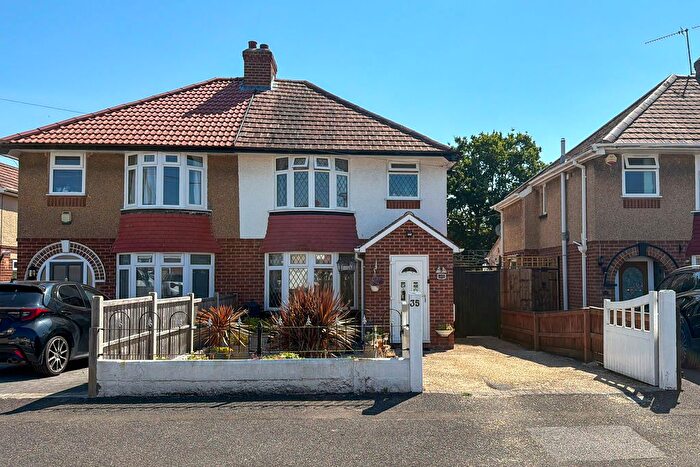 3 Bedroom Semi Detached House For Sale In Draycott Avenue, Taunton, TA2