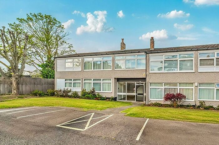 2 Bedroom Flat For Sale In Cedar Mount, Mottingham Lane, London, SE9