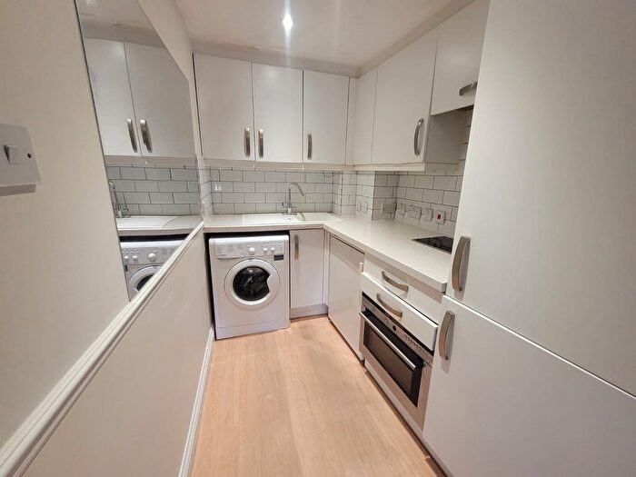2 Bedroom Flat To Rent In Upton Park, Slough, SL1