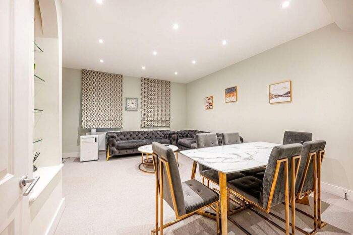 2 Bedroom Maisonette For Sale In North Row, London, W1K