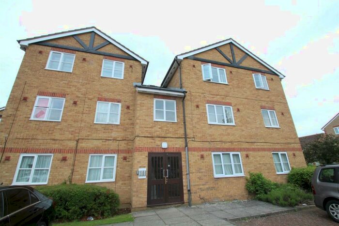 2 Bedroom Flat To Rent In Maplin Park, Slough, SL3