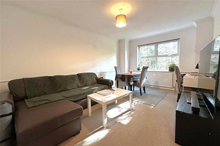 1 Bedroom Flat For Sale In The Maultway North, Camberley, Surrey, GU15