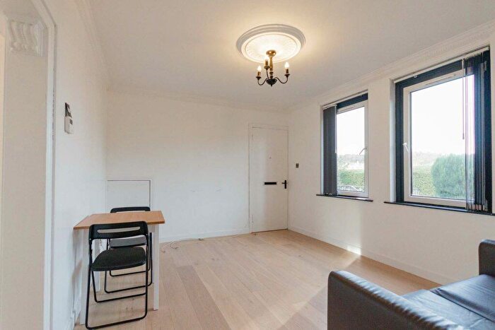 2 Bedroom Flat To Rent In L – Glendevon Park, Edinburgh, EH12