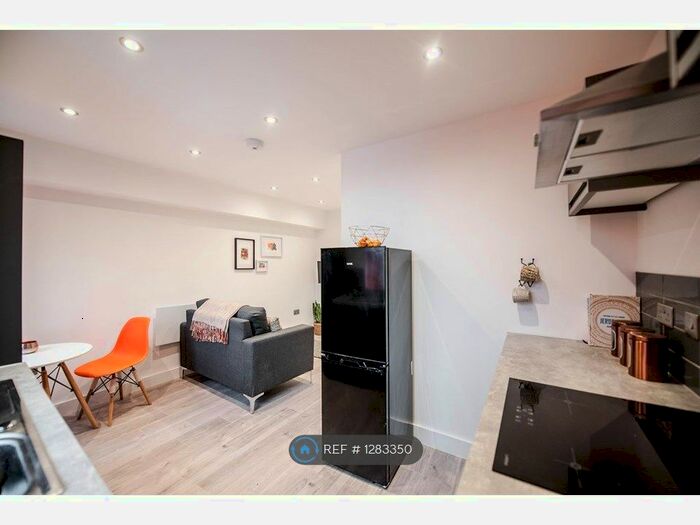 2 Bedroom Flat To Rent In Wellington Street, Stockport SK1