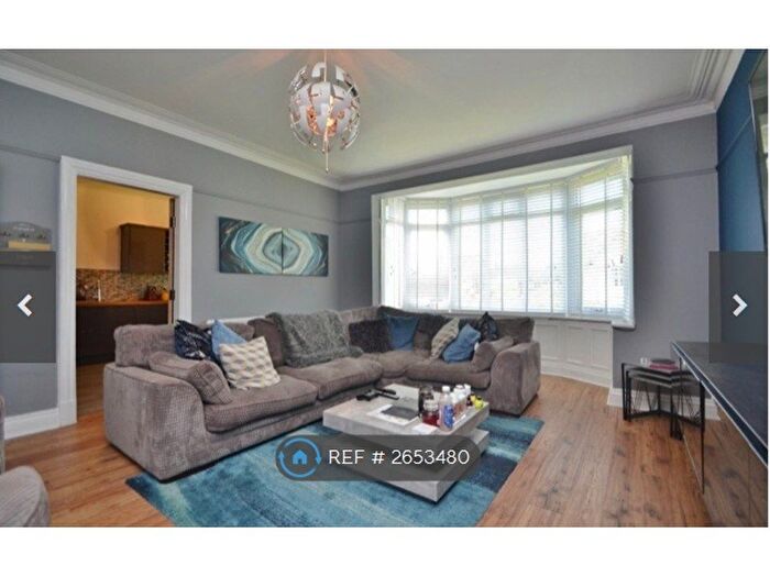 2 Bedroom Flat To Rent In Arncliffe Road, Leeds, LS16