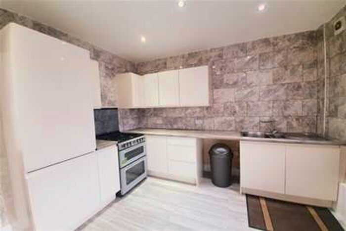 3 Bedroom Flat To Rent In Norwood Road, Sheffield, S5